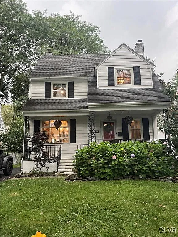 1617 Millard St photo 1