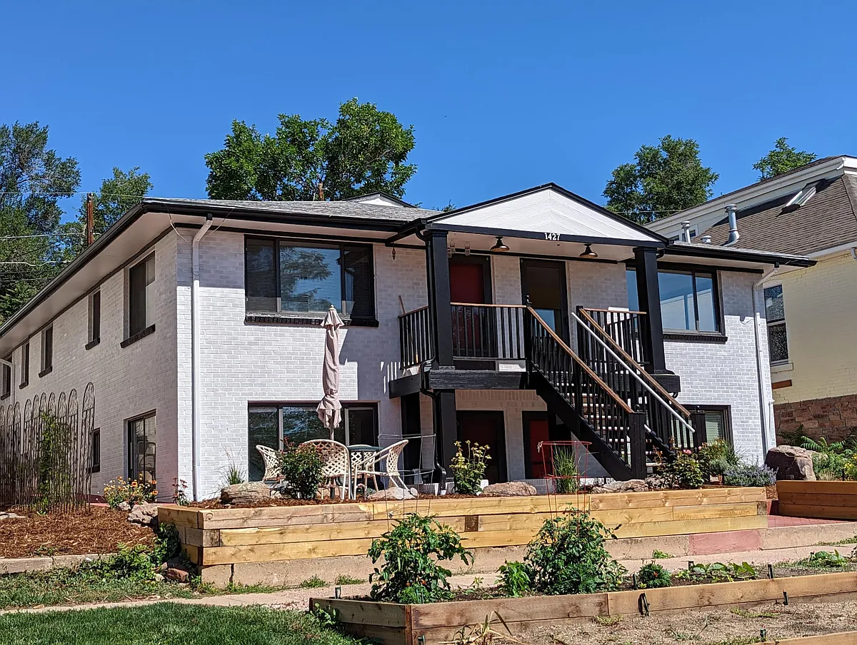 Building Photo - 1427 Mapleton Ave #B