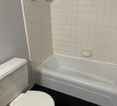 4th image of 25300 Shiawassee Cir APT 202