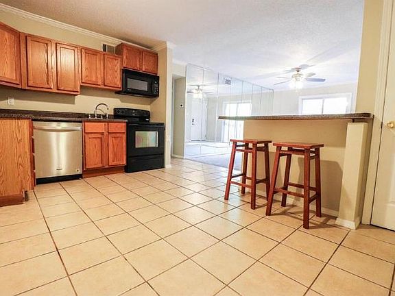 4th image of 2812 Blackforest Dr APT F