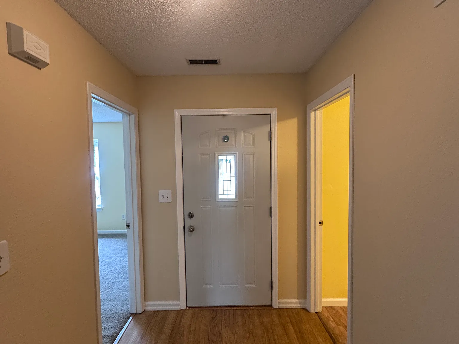 3 bed, 1410 sqft, $2,200 — Photo 2