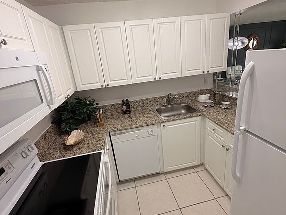 2nd image of 9621 Fontainebleau Blvd #202