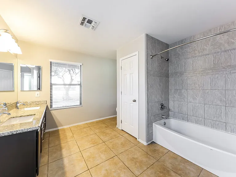 8027 W Mission Ln — Photo 12