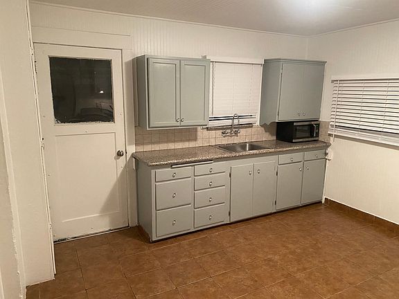 3rd image of 1584 N San Pablo Ave