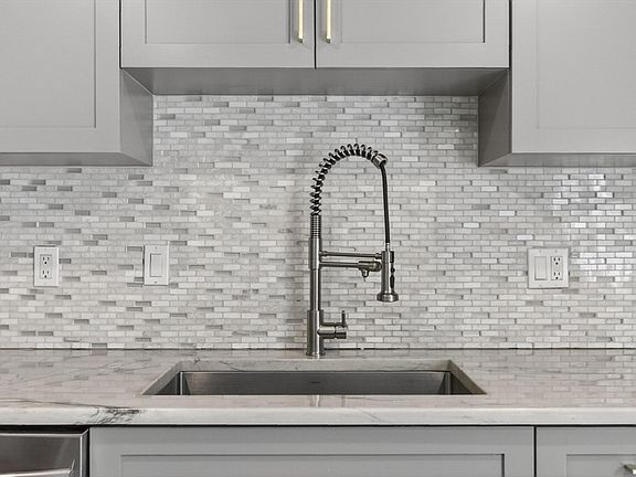 4th image of 15 Cedar Sq Unit 15