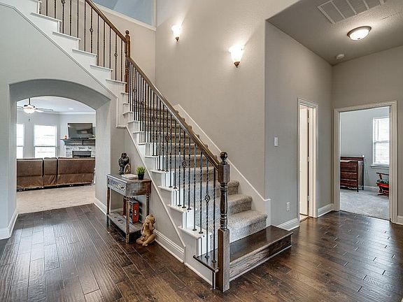 2nd image of 305 Strait Ln