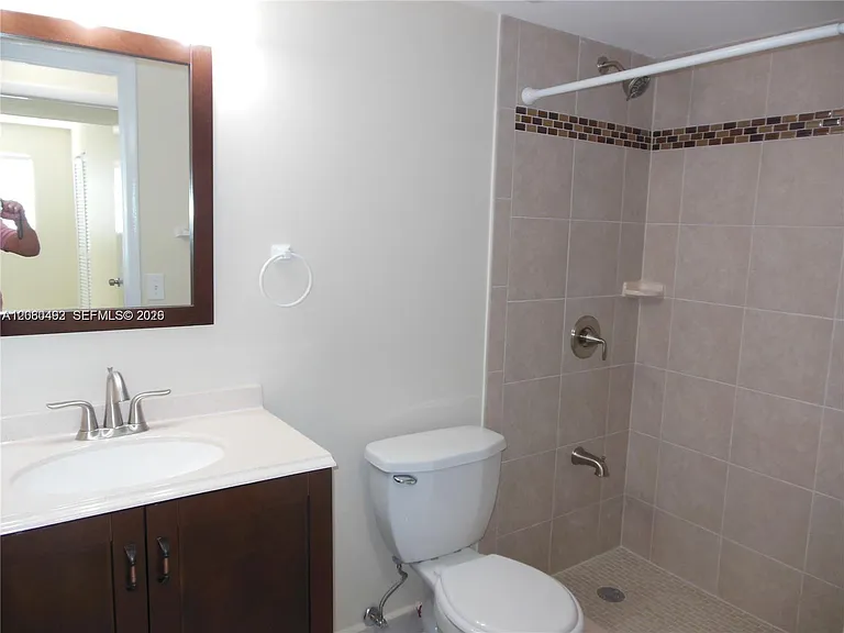 1350 W 53rd St #8 — Photo 8