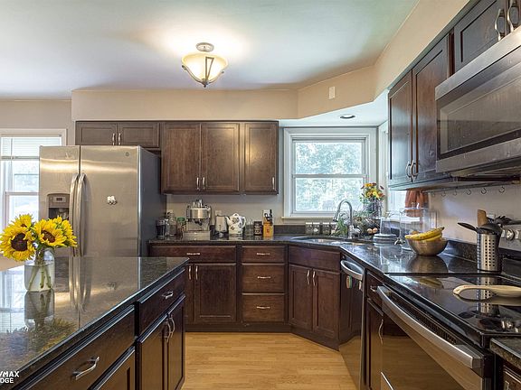5th image of 5195 Woodcliff Dr