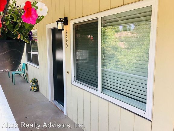 3rd image of 823 University Ave #825