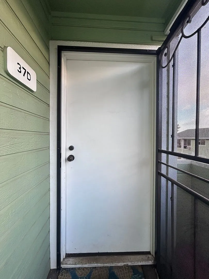 Charming 2-Bedroom Upstairs Condo in Mililani Parkway — Photo 3