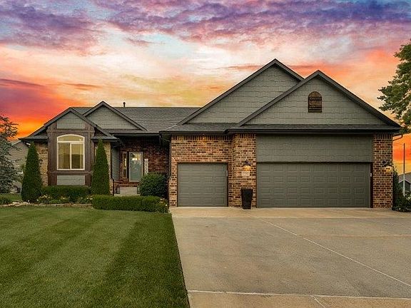 2nd image of 2332 N Lakeview Ct