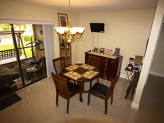 4th image of 9860 Pecan Tree Dr APT B