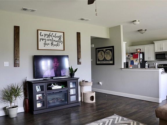 3rd image of 117 Foxtrot Ln