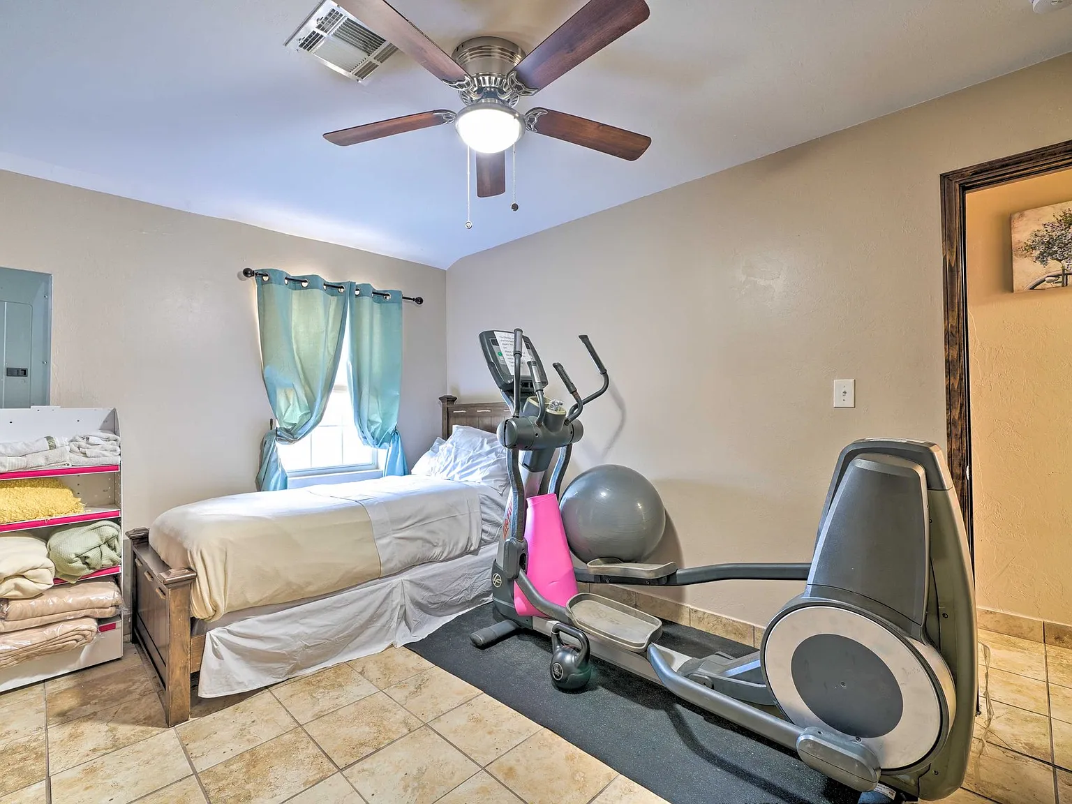 3 bed, $3,900 — Photo 2