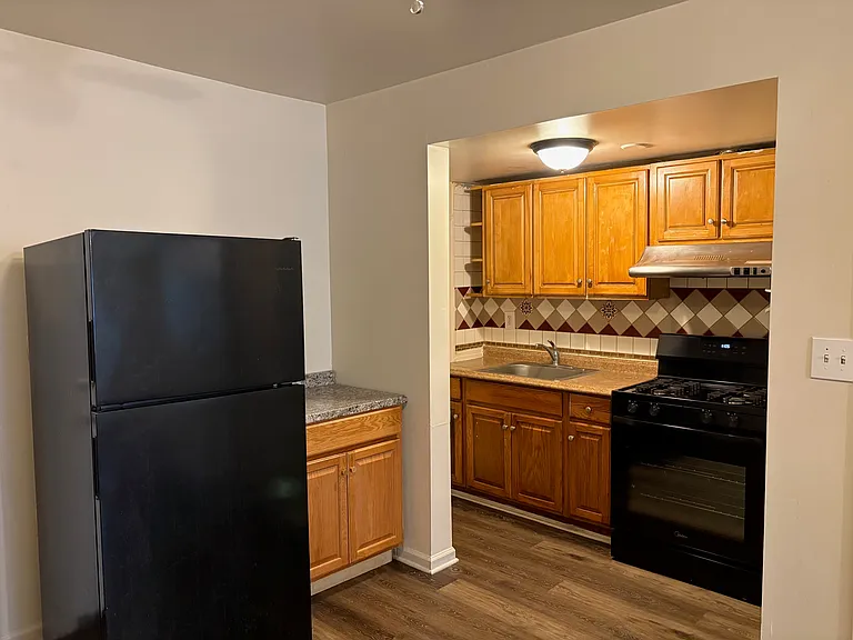 811 N Indiana Ave — Photo 5