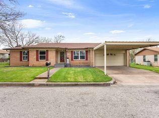 813 S Avenue L, Clifton, TX 76634