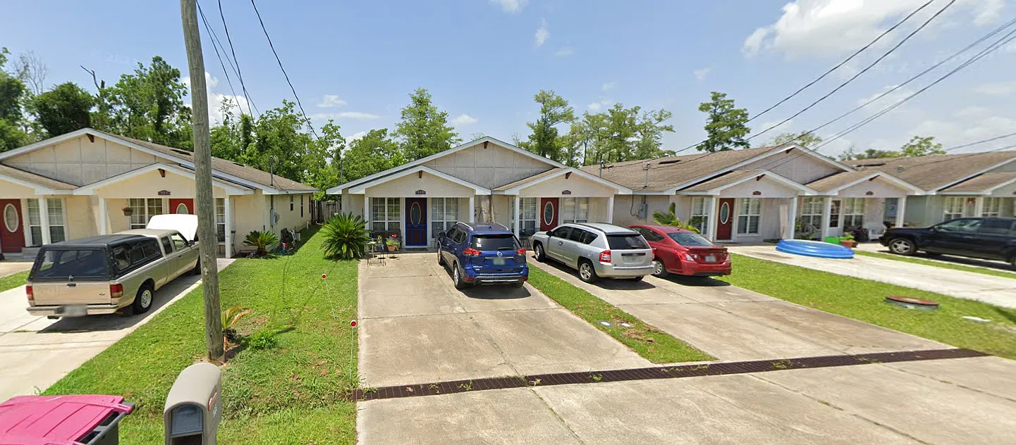 2 bed, 1043 sqft, $1,600 — Photo 1