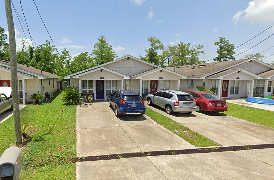 909 E 25th Plz
