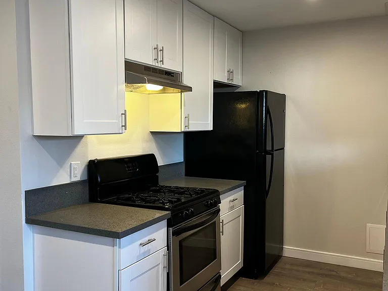 429 W Elk Ave #B — Photo 15
