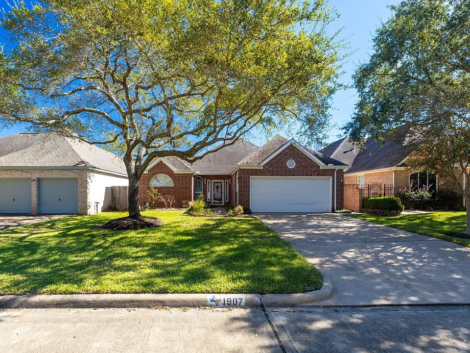1907 Emerald Ct