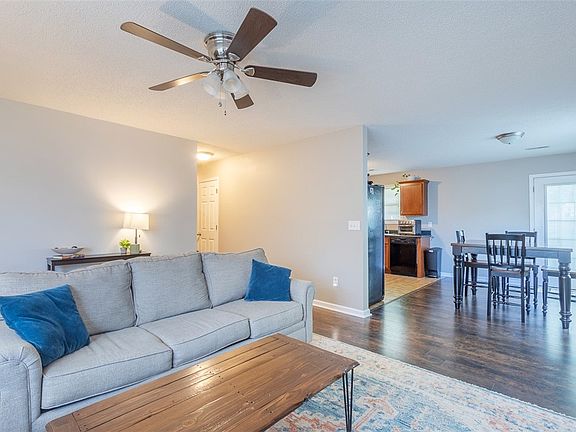 5th image of 214 Ashwood Ln