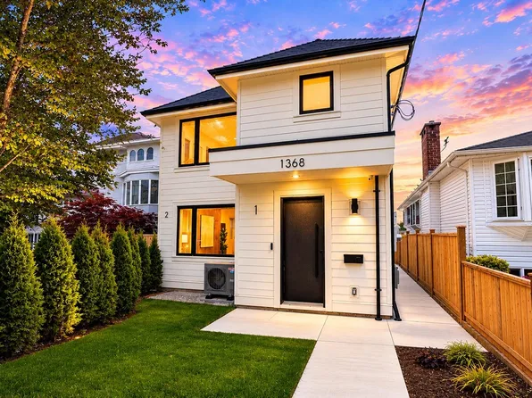 1368 Park Dr #1, Vancouver, BC V6P 2K6