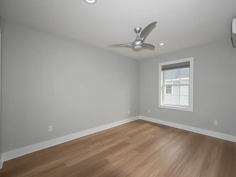 Fairfield Townhouse At Valley Stream — Photo 5