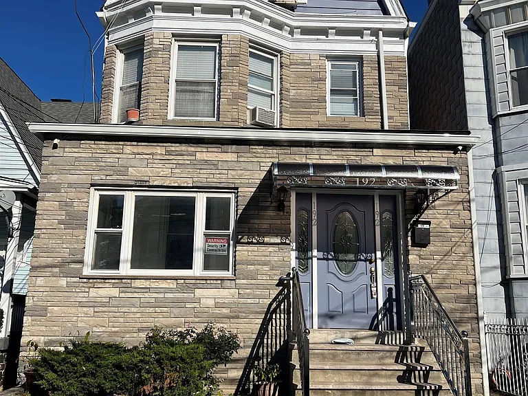 192 Fairview Ave — Photo 1