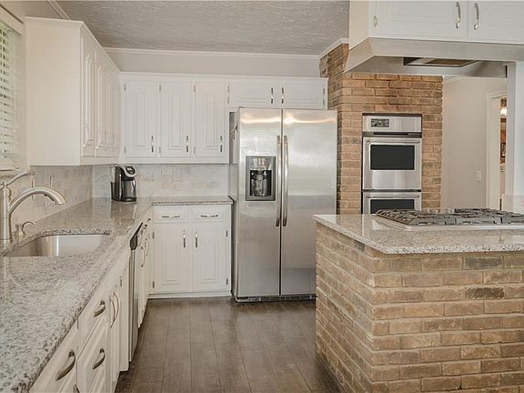 4th image of 2737 Westridge Dr