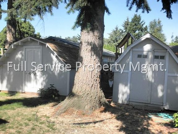 2nd image of 1801 20th St NE