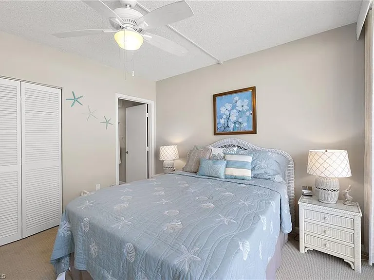 140 Seaview Ct #S902 — Photo 11