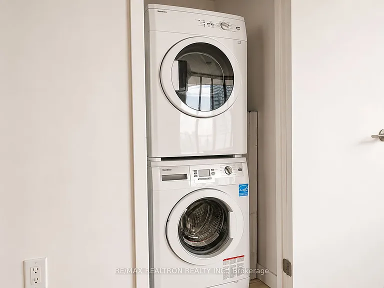 11 Wellesley St W #4102 — Photo 11