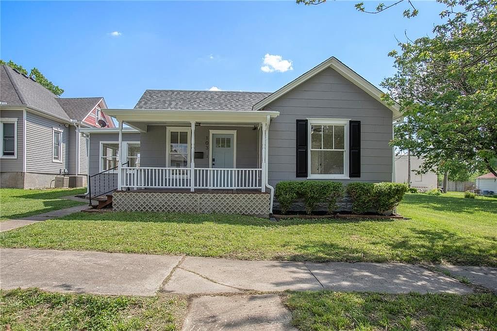 103 W Shawnee St, Paola, KS 66071 | Zillow