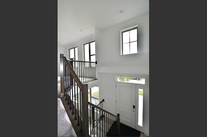 3 bed, 3.5 bath, 2073 sqft, $2,650 — Photo 4