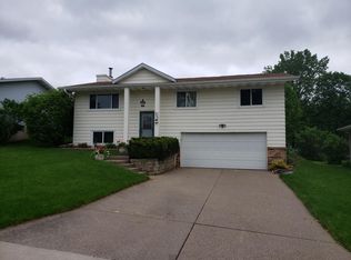 2309 Long Meadow Ln, Muscatine, IA 52761
