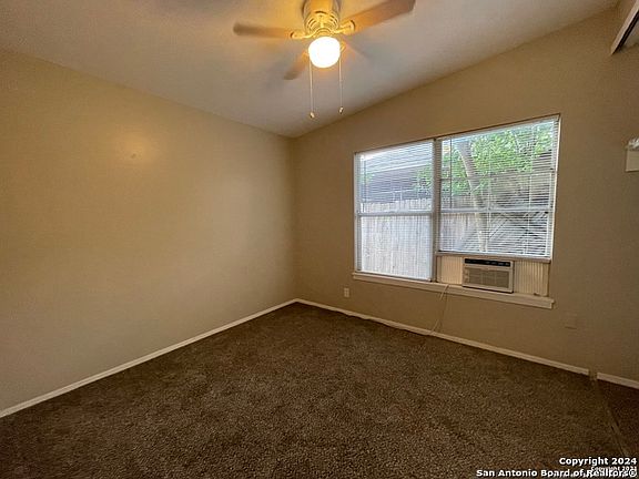 5th image of 130 Ashford Dr