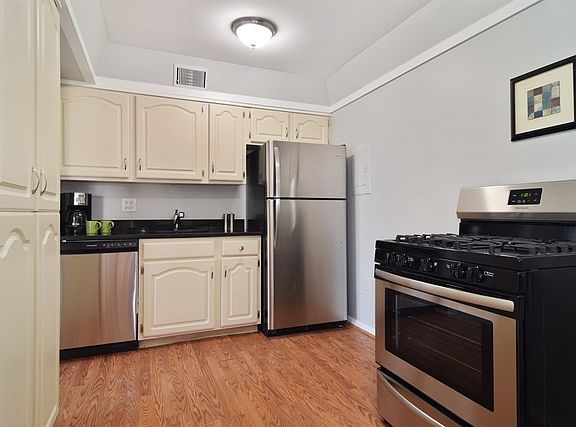 4th image of 1751 Sussex Walk APT H
