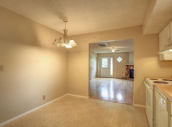5th image of 900 Webb Dr