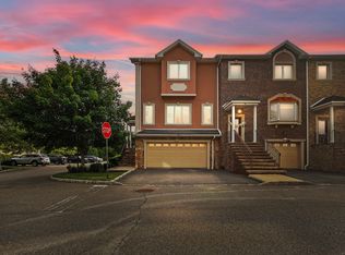 33 Jacobs Lndg #33, Secaucus, NJ 07094