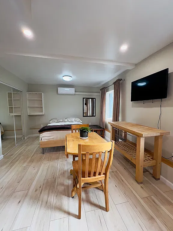 1 bed, 720 sqft, $2,600 — Photo 3