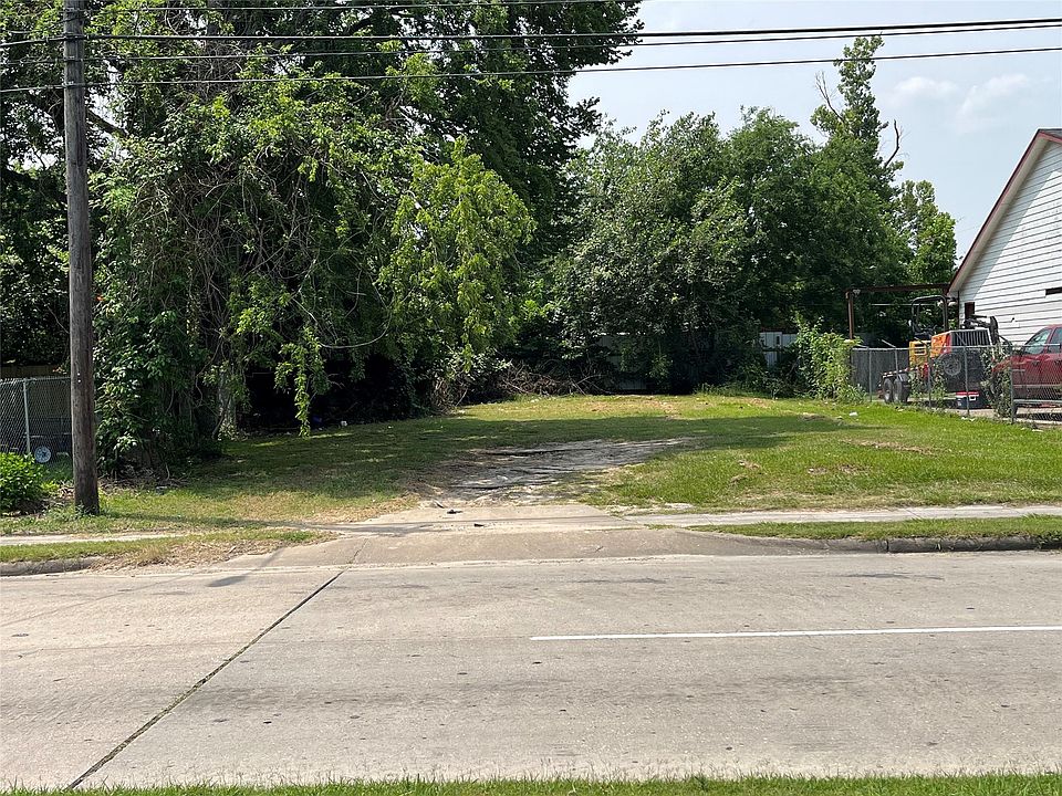 2nd image of 1207 S Victory Dr