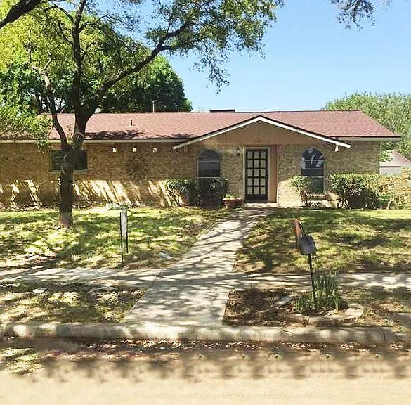 1409 Glacier Dr — Photo 1