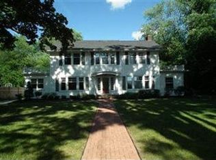 2923 Lee Rd, Shaker Heights, OH 44120