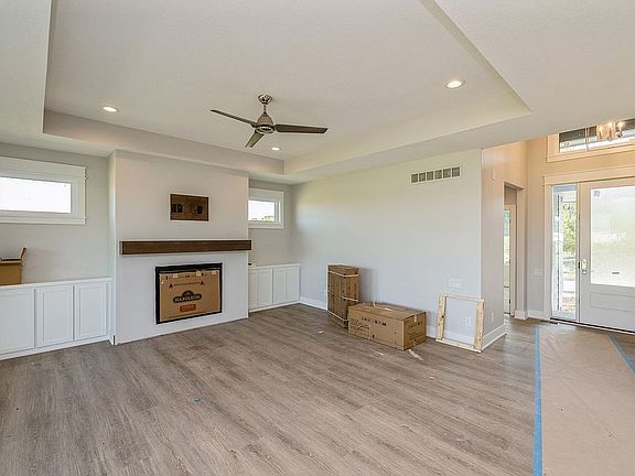 3rd image of 15705 Hickory Dr