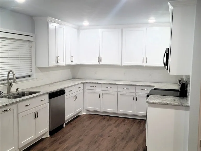 1000 Hereford St — Photo 7