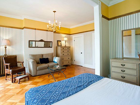 Master bedroom sitting area