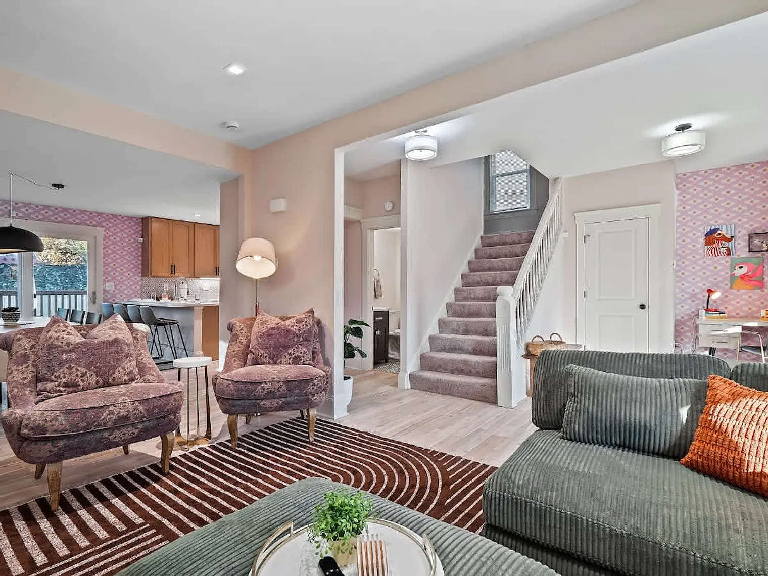 4 bed, 2.0 bath, 1614 sqft, $5,815 — Photo 2