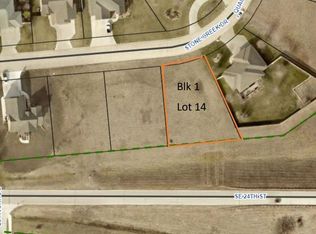 721 Stone Creek Dr, Newton, KS 67114