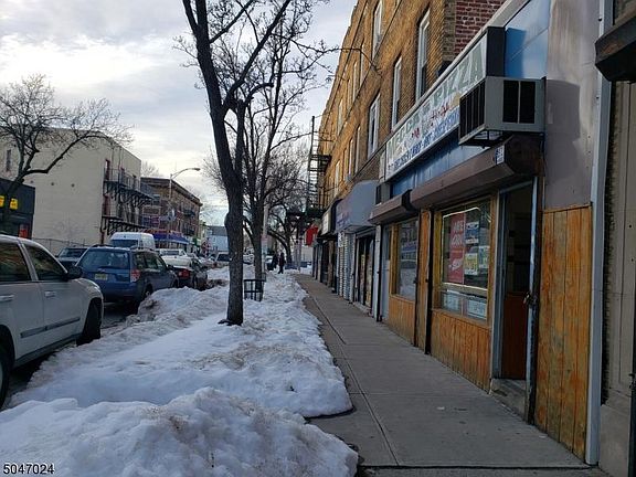 4th image of 52 4th Ave