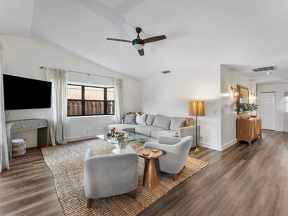 5th image of 4270 SE BOXLEAF Place